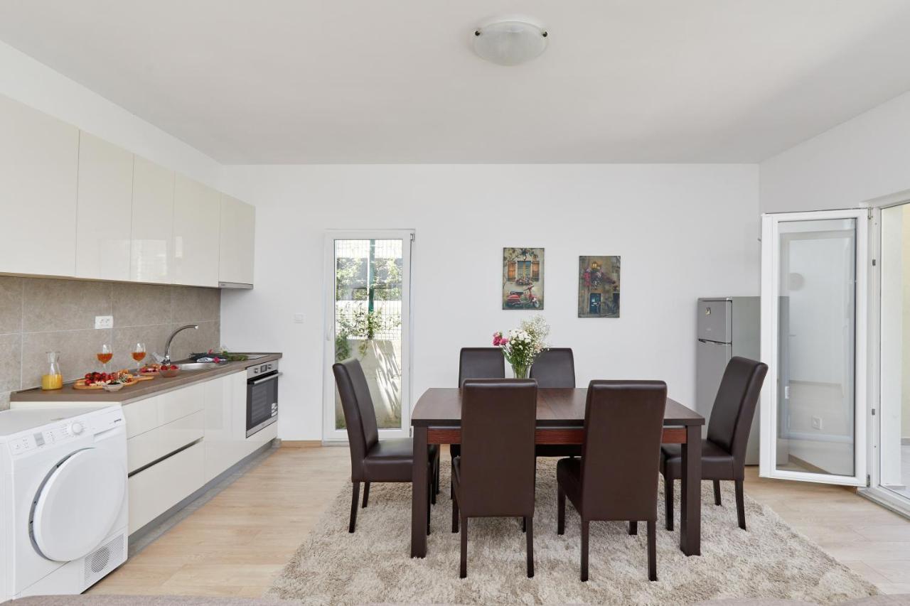 Peaceful Sunhill Apartments Котор Экстерьер фото